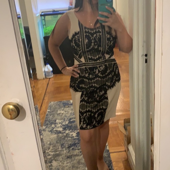 Lace black and nude sleeveless dress - Picture 6 of 6